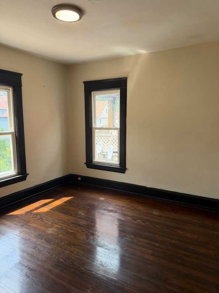 1315 W 85th St - Photo 6 of 11