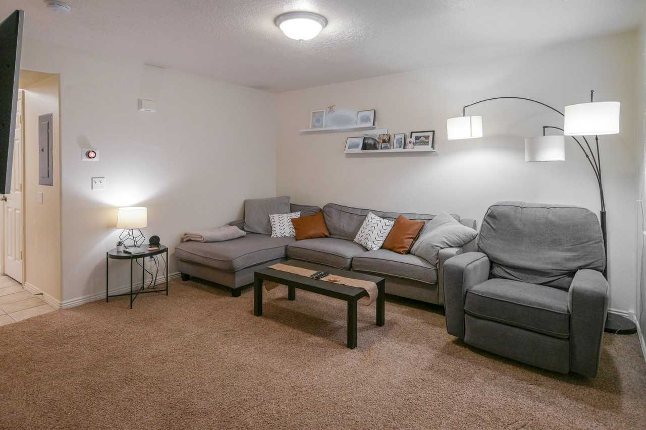 369 N Main St - Photo 3 of 26