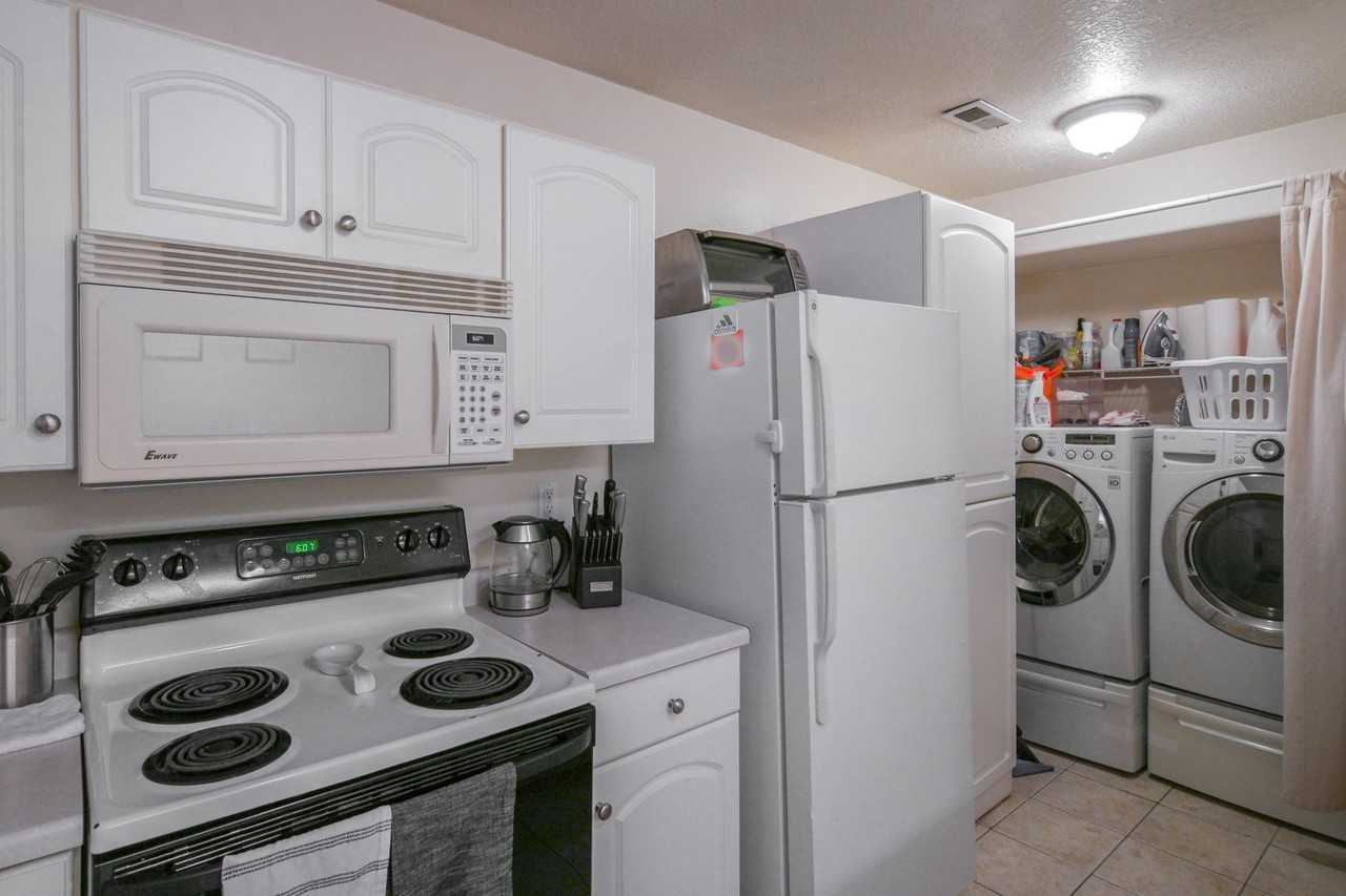 369 N Main St - Photo 7 of 26