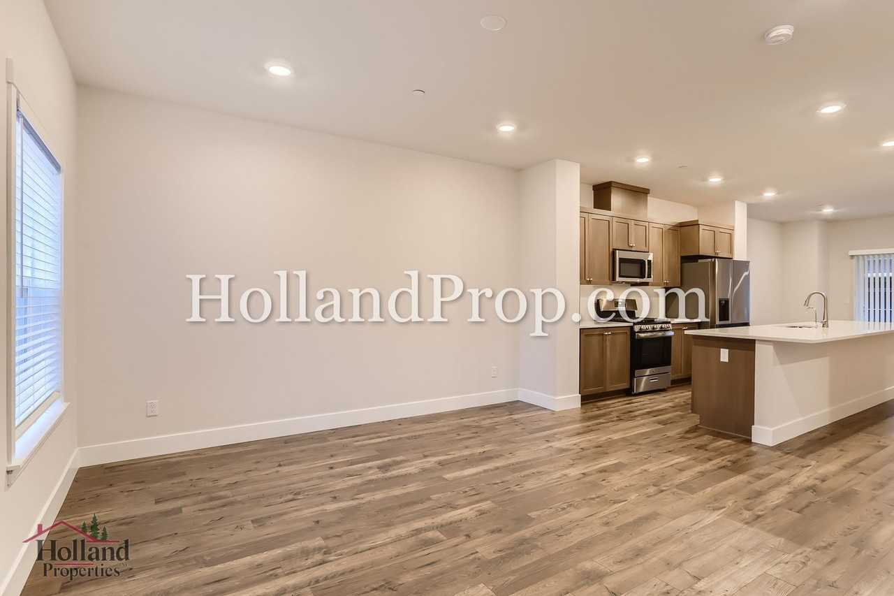 15974 Nw Hosmer Ln - Photo 7 of 27