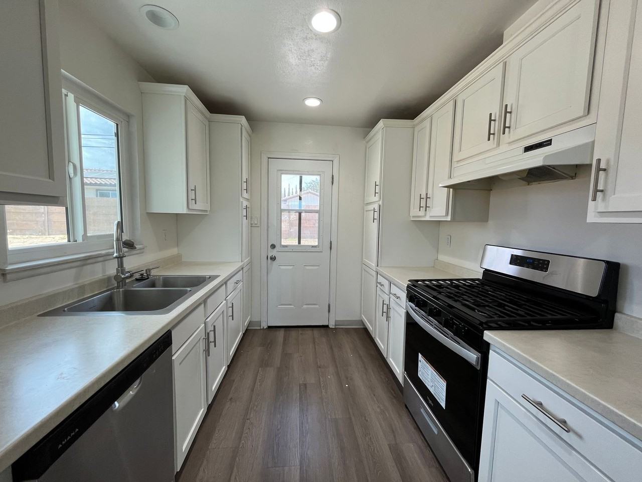 12728 Linnell Ave - Photo 5 of 23