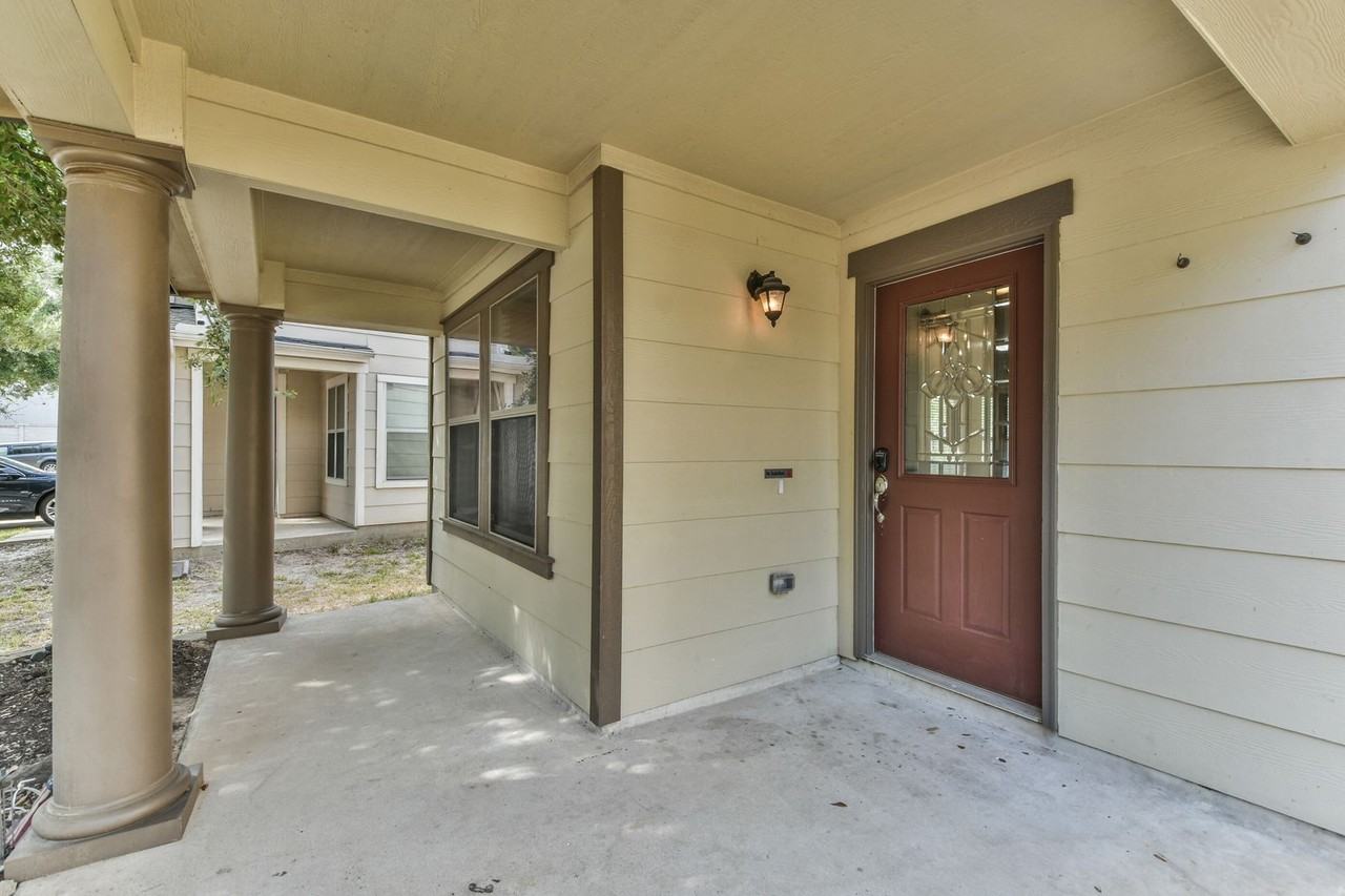 29315 Hickory Terrace Dr - Photo 5 of 40
