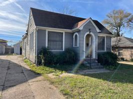 featured image of 2727 Judson St