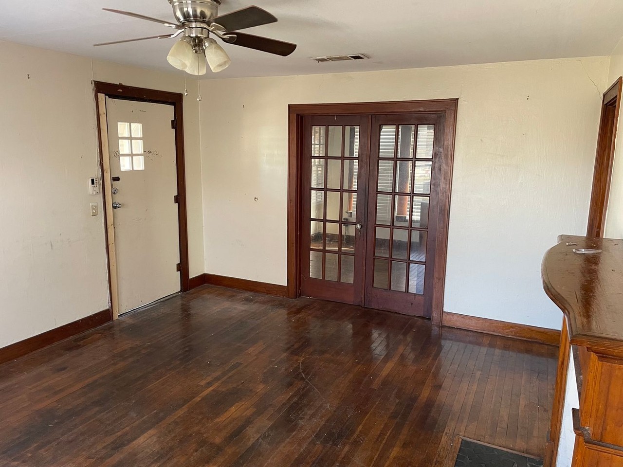 2727 Judson St - Photo 4 of 12