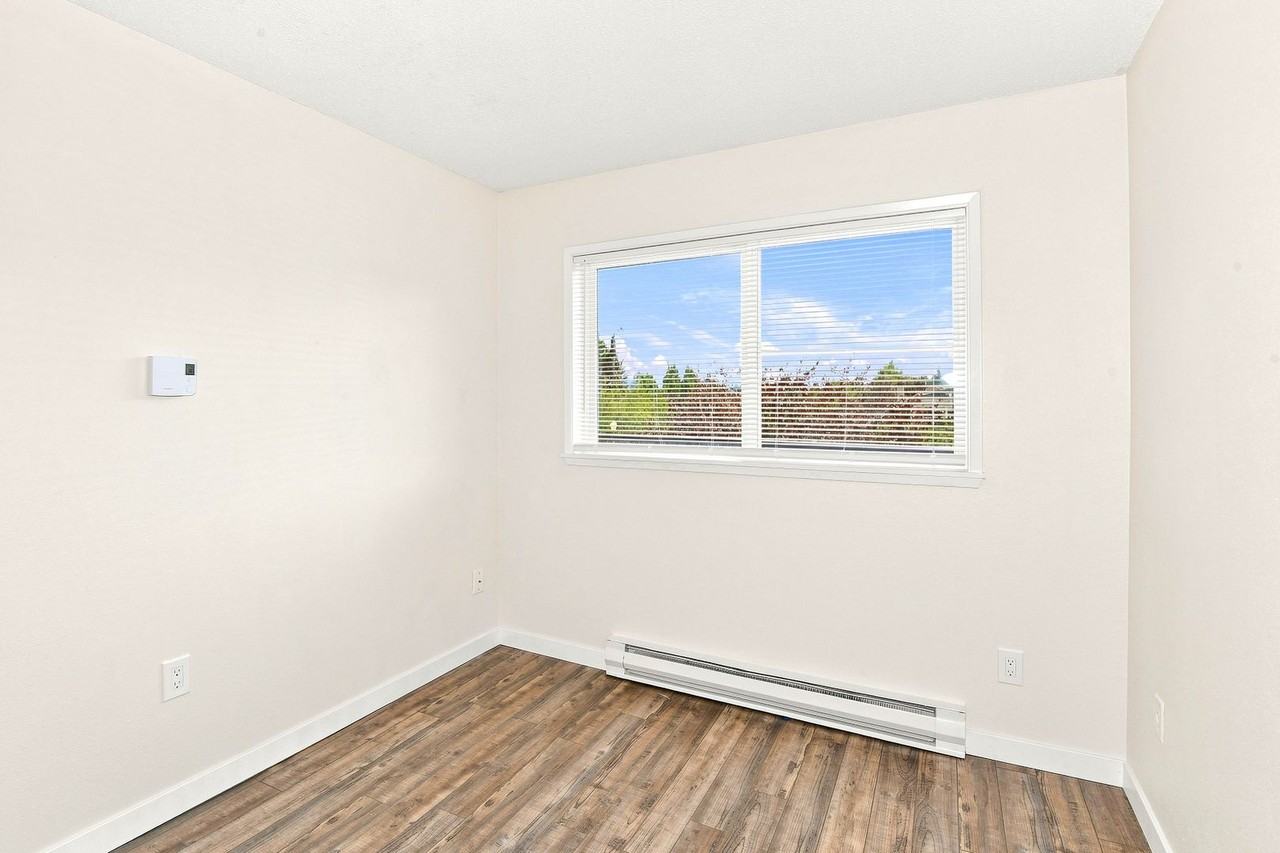 1002 N J St #7 - Photo 6 of 20