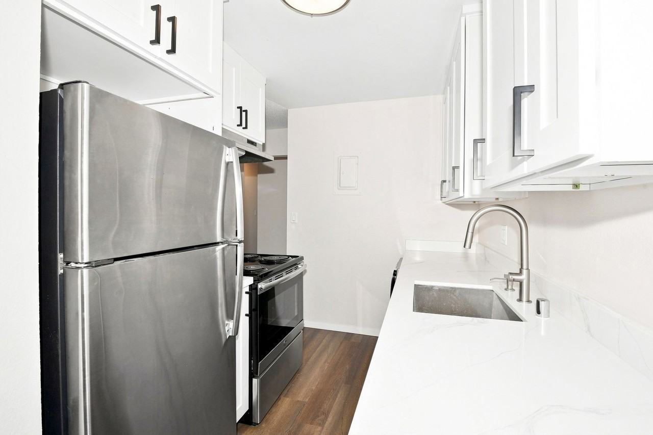 1002 N J St #7 - Photo 7 of 20