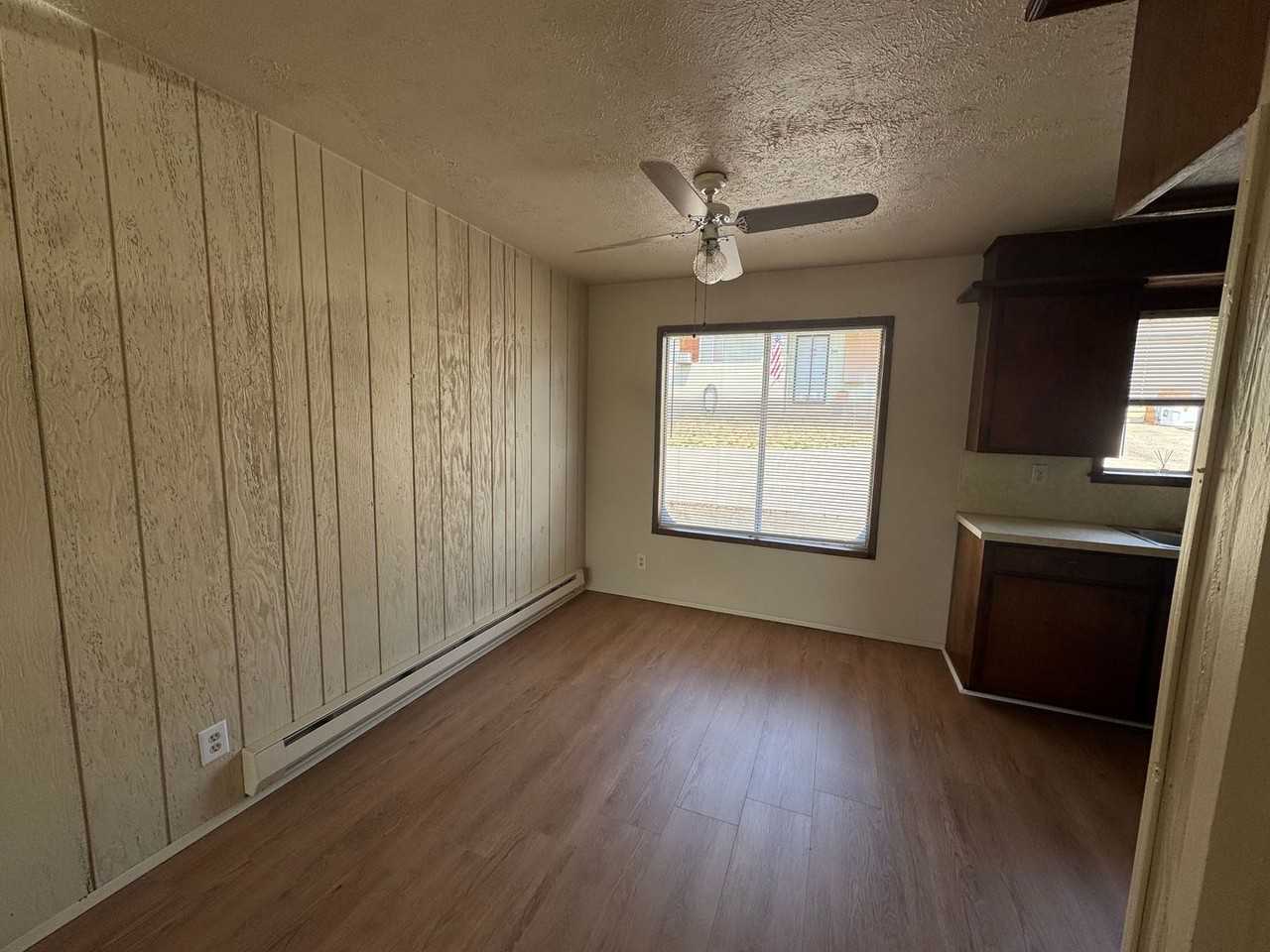 240 Ne Suksdorf St - Photo 4 of 12