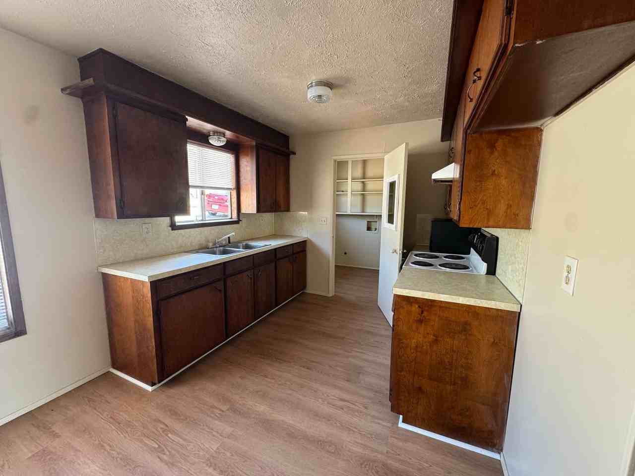 240 Ne Suksdorf St - Photo 5 of 12