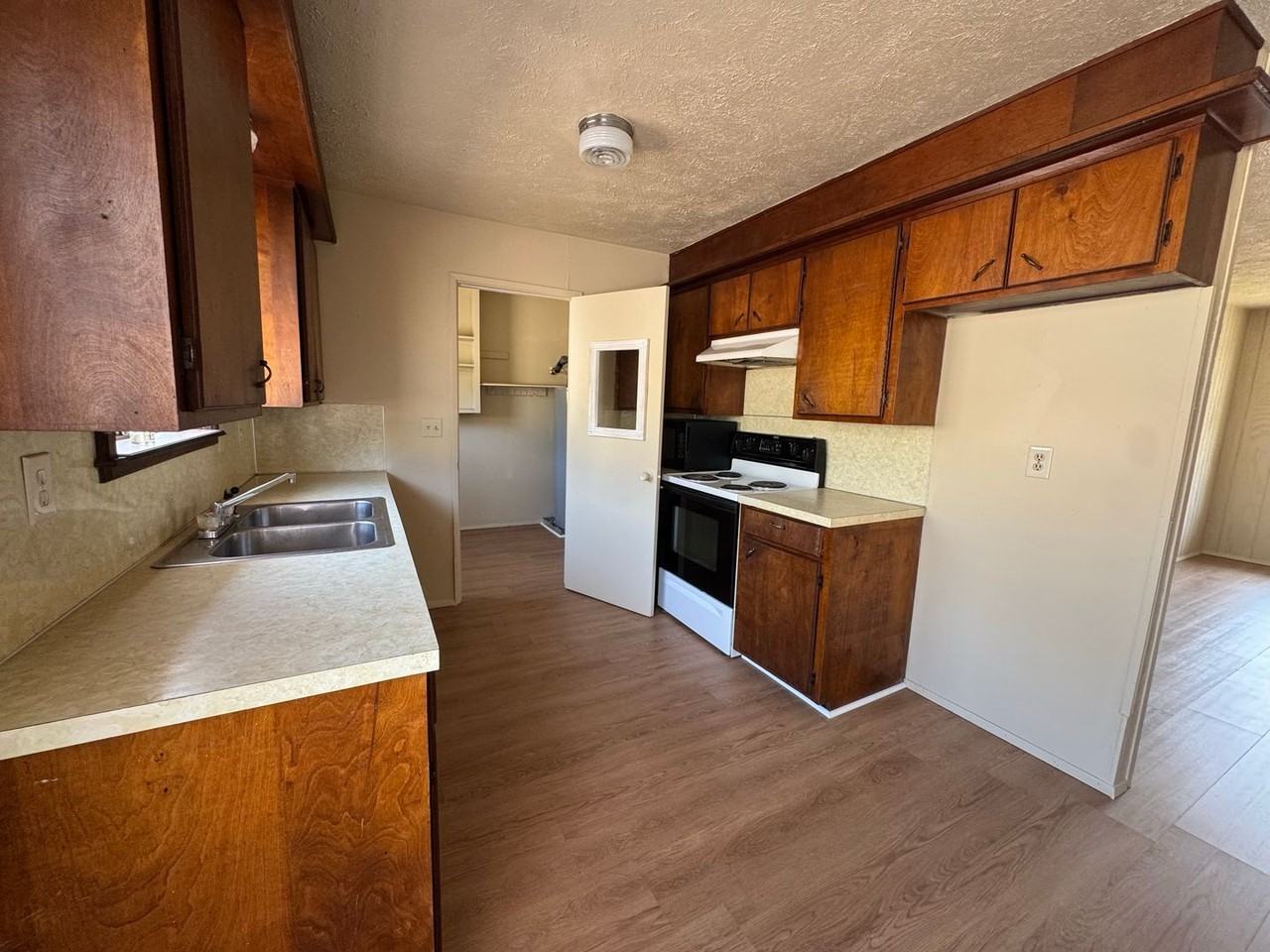 240 Ne Suksdorf St - Photo 6 of 12