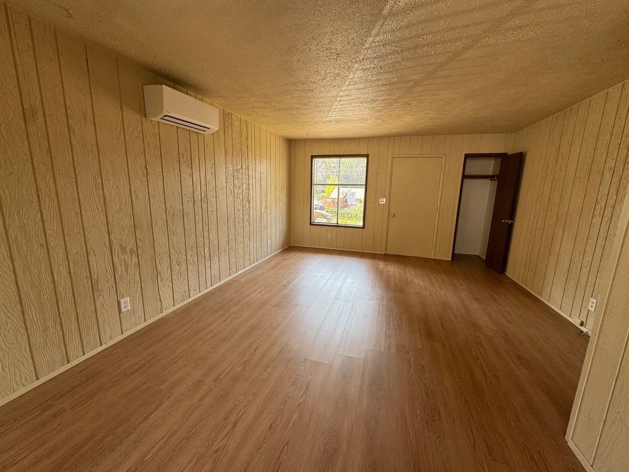 240 Ne Suksdorf St - Photo 7 of 12