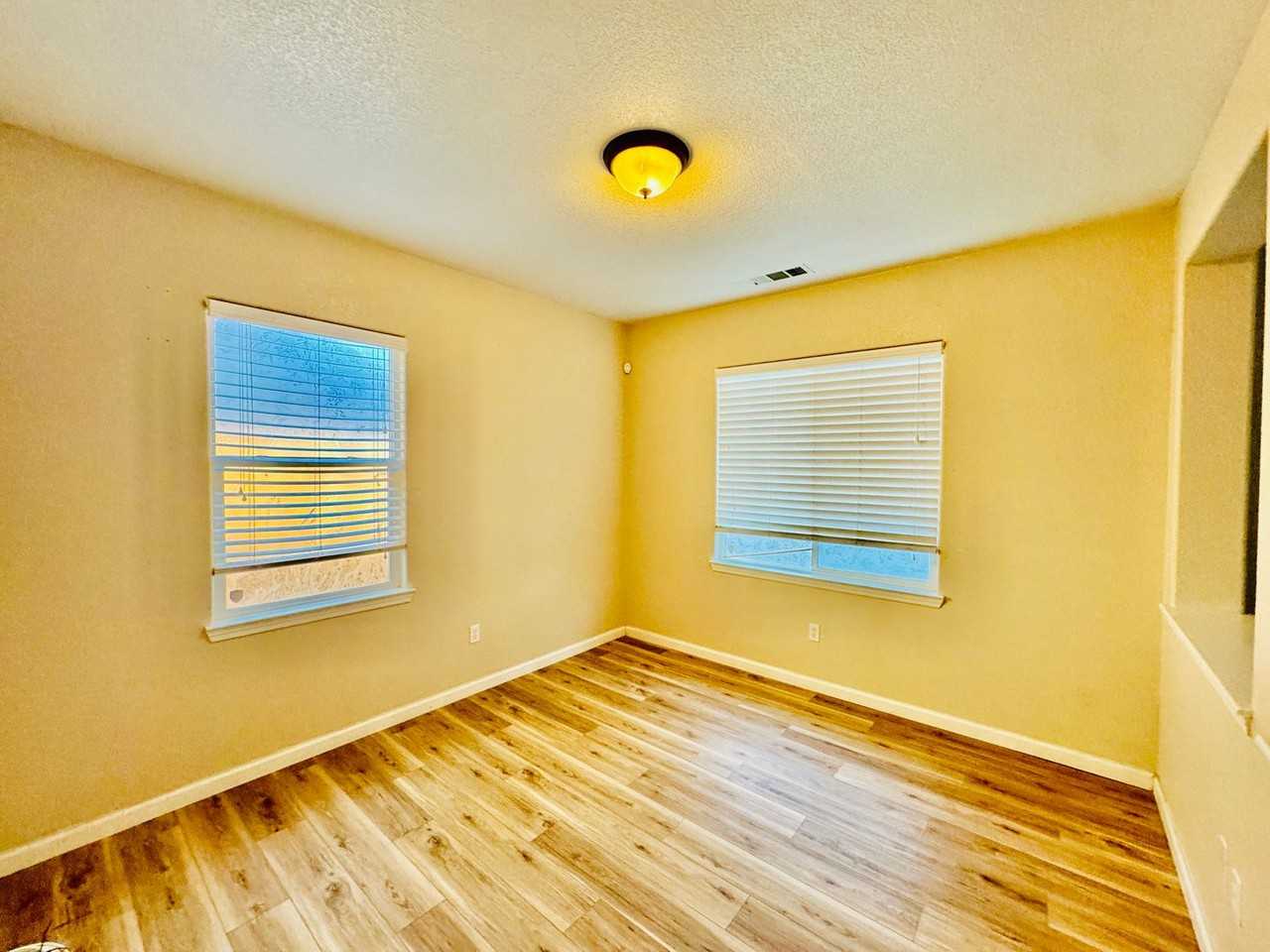 1946 Rainier Dr - Photo 3 of 15