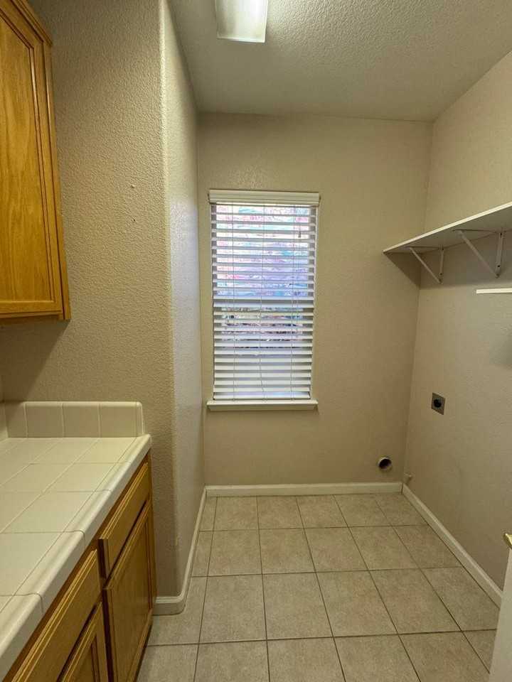 1946 Rainier Dr - Photo 5 of 15