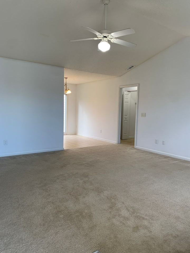 6943 Newbury Way - Photo 3 of 17