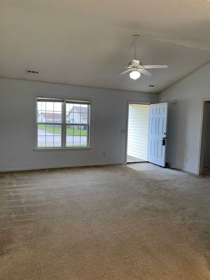 6943 Newbury Way - Photo 4 of 17