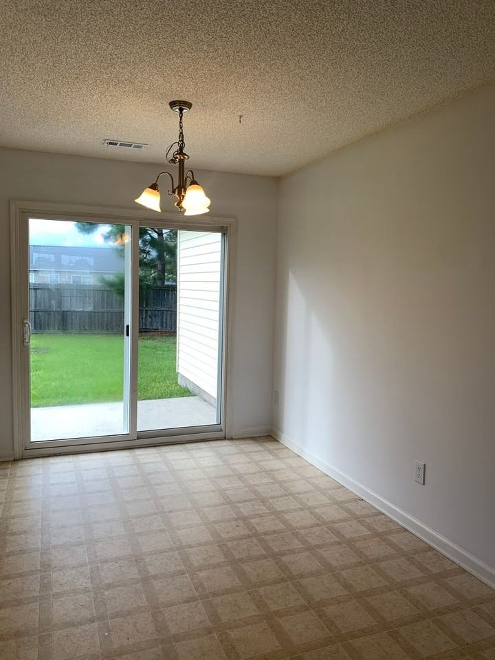 6943 Newbury Way - Photo 5 of 17