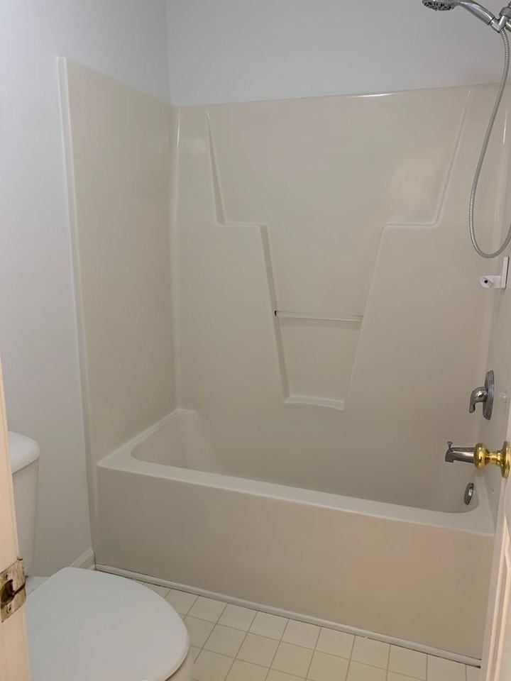 6943 Newbury Way - Photo 7 of 17