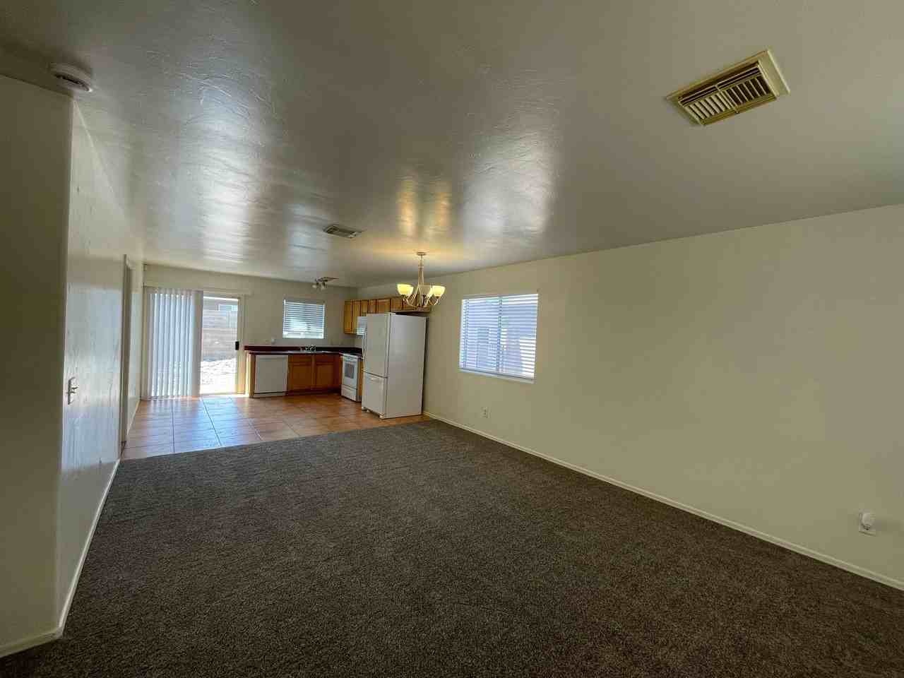 114 E Medina Rd - Photo 4 of 14