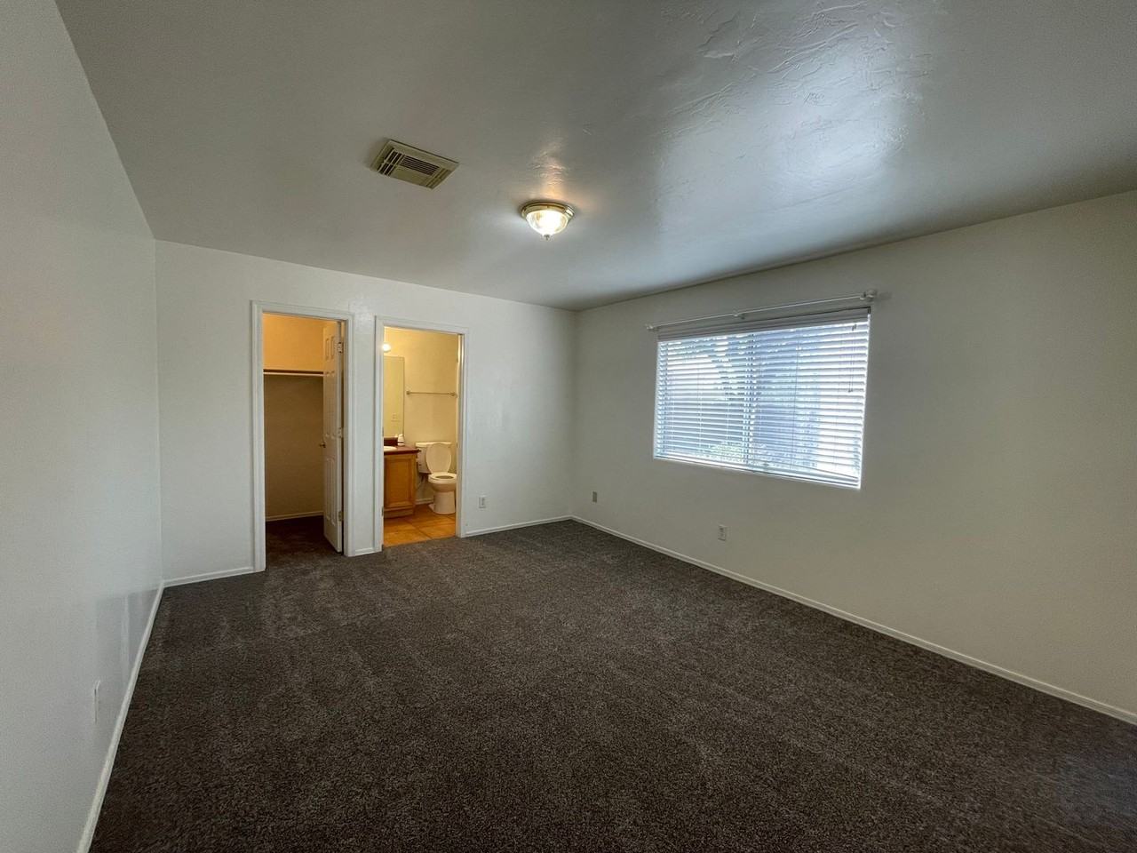 114 E Medina Rd - Photo 6 of 14