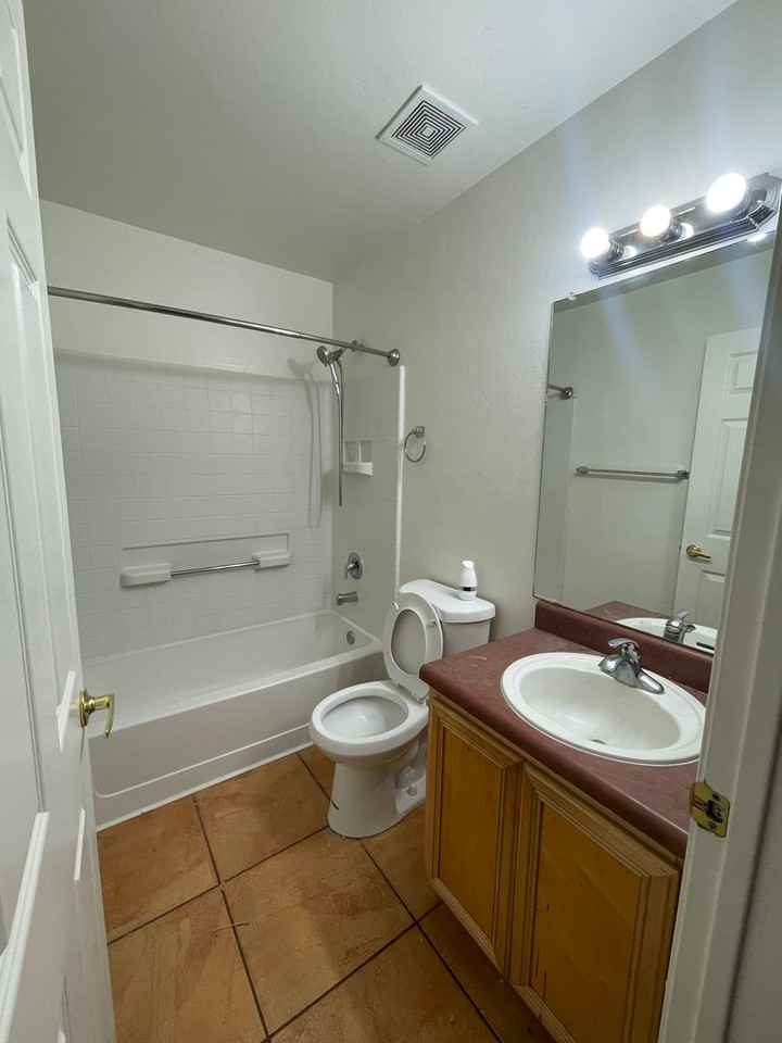 114 E Medina Rd - Photo 7 of 14
