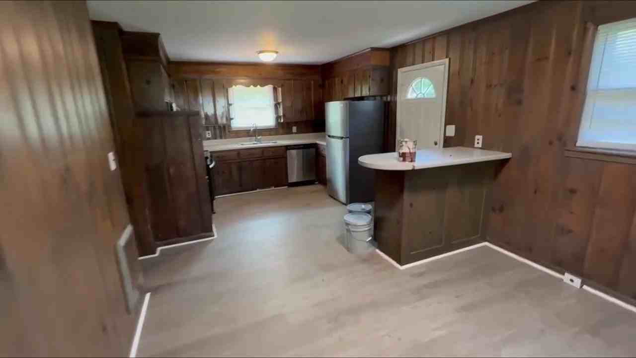 107 Oliphant St - Photo 6 of 34