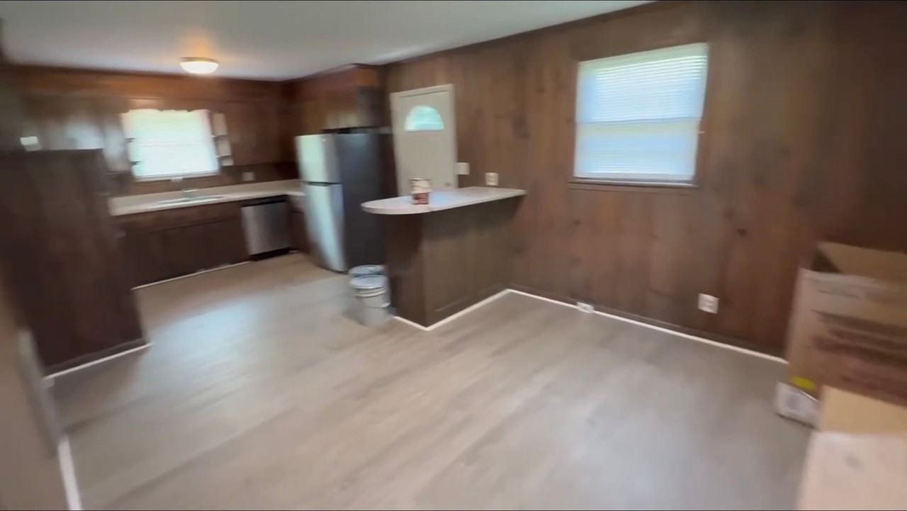 107 Oliphant St - Photo 7 of 34