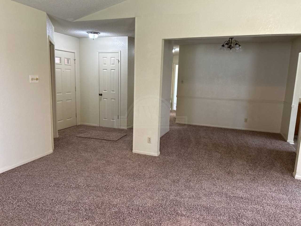 3319 Westrim Dr - Photo 4 of 19