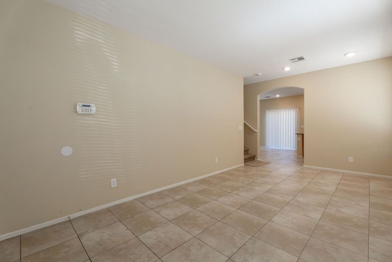 944 Saffex Rose Ave - Photo 2 of 39