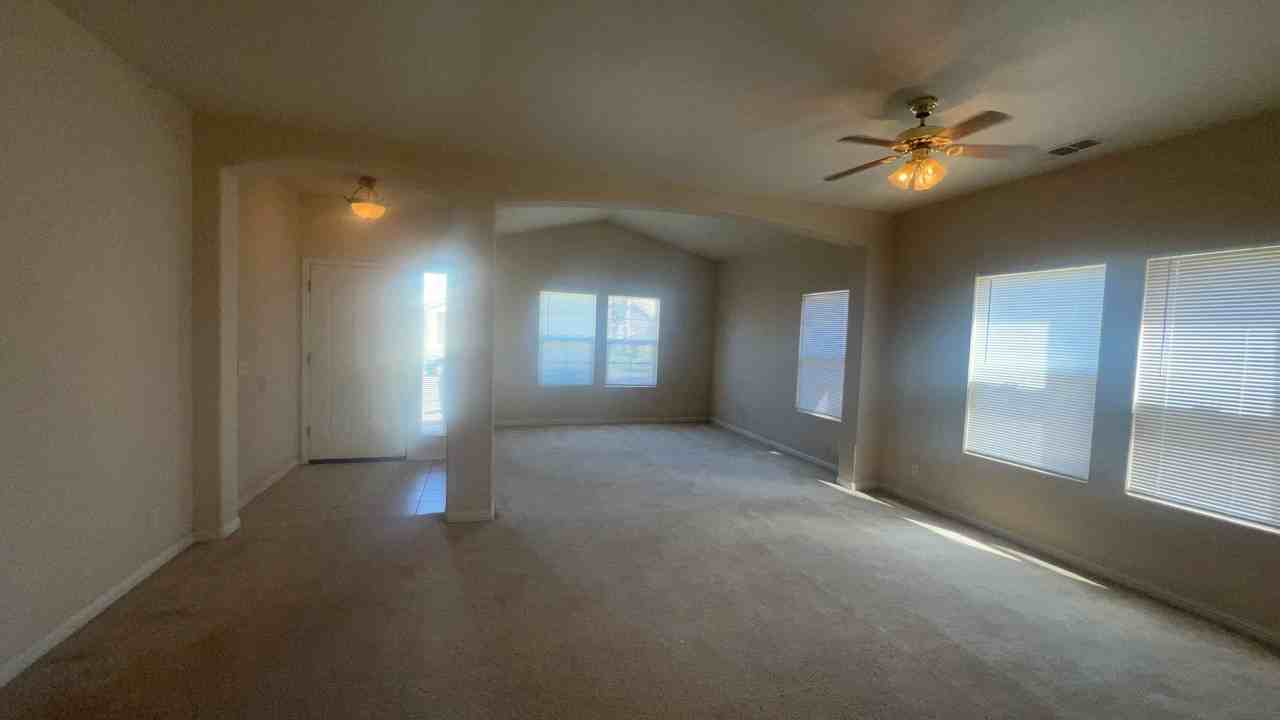 3519 Santiago Ct - Photo 4 of 12