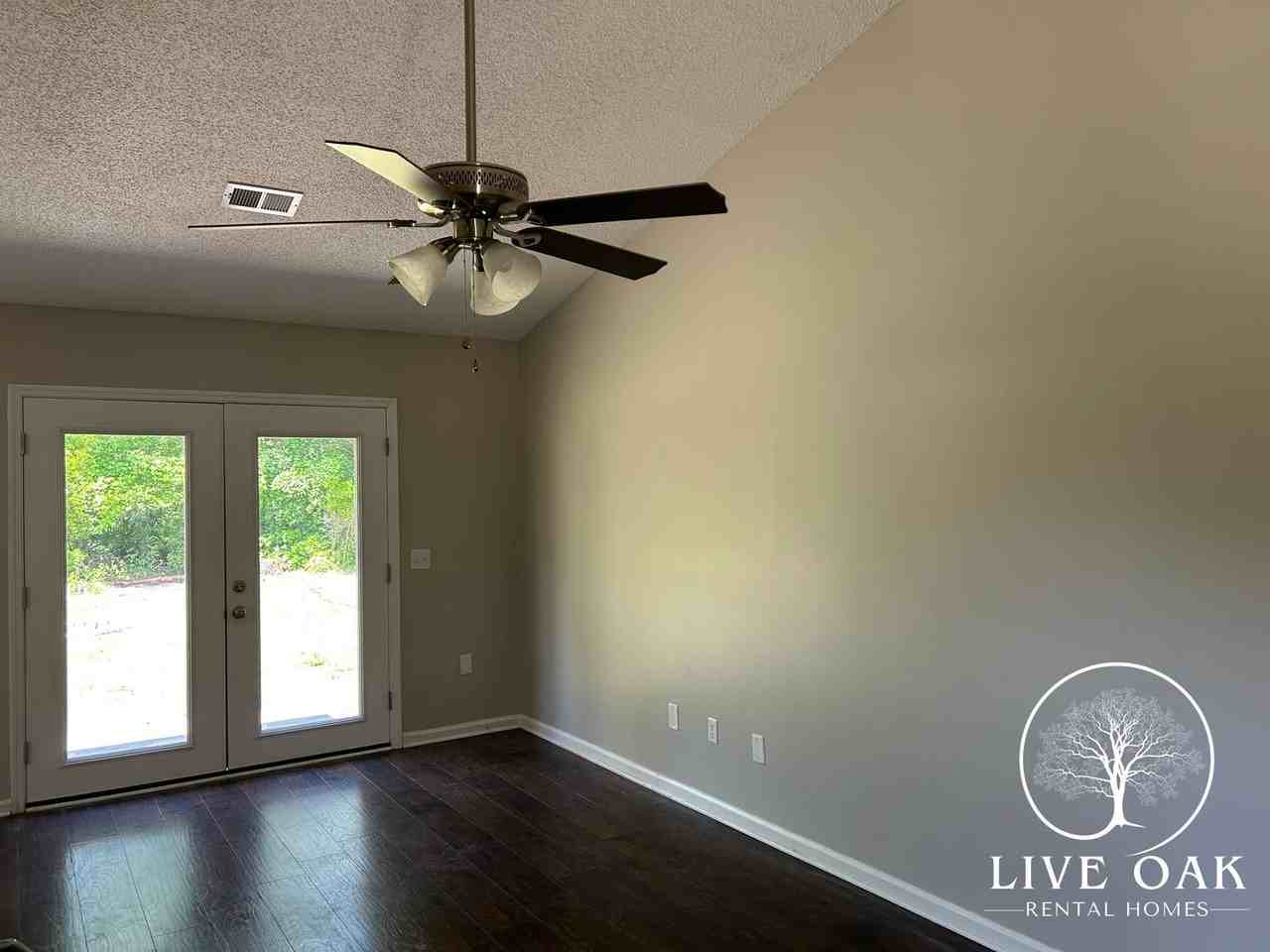 531 Jefferson Cir Se - Photo 4 of 10