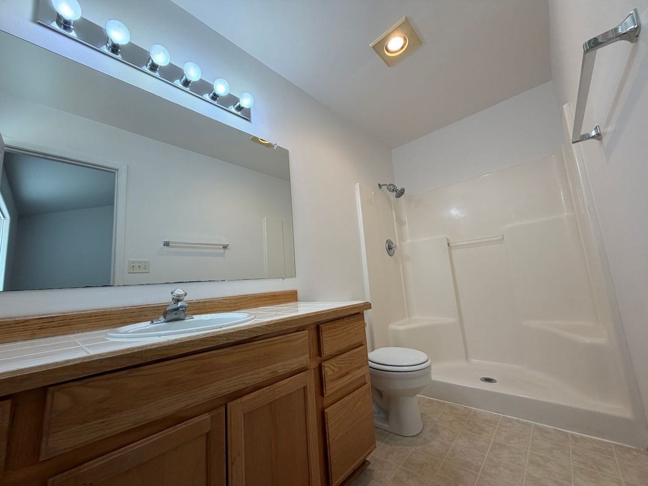 822 Monmouth Ave S - Photo 4 of 9