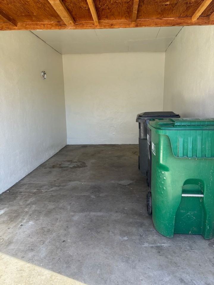 918 W Hays St - Photo 6 of 20