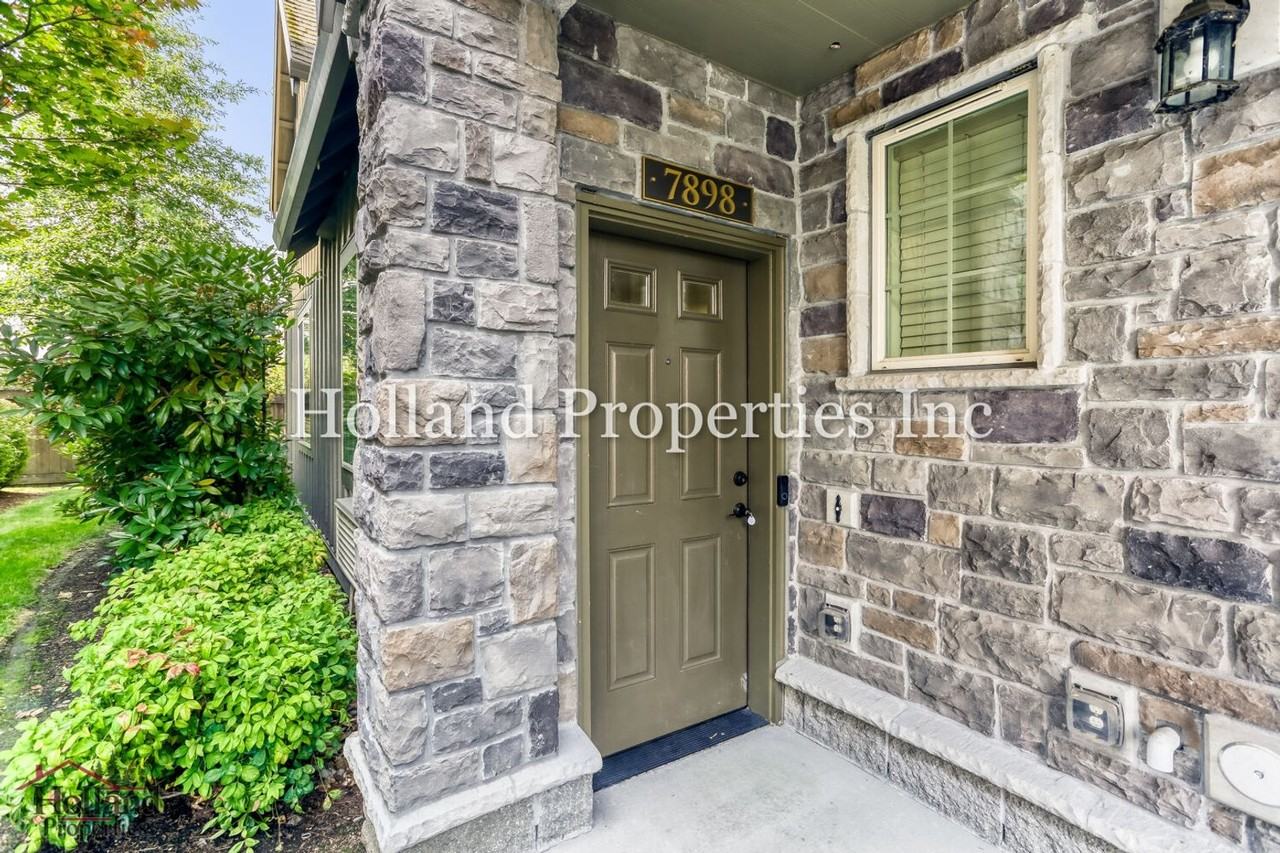 7898 Ne Miriam Way - Photo 3 of 18
