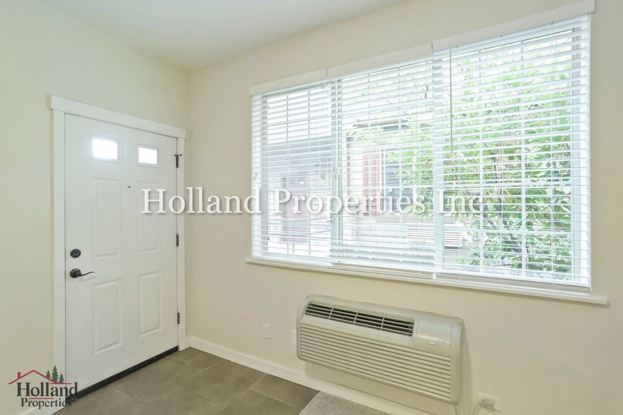 7898 Ne Miriam Way - Photo 4 of 18