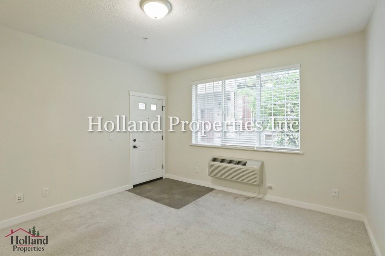 7898 Ne Miriam Way - Photo 6 of 18