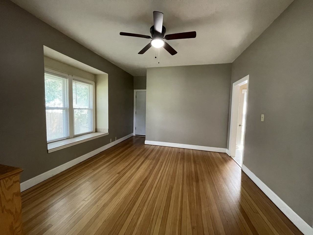 6343 Bedford Ave - Photo 3 of 9