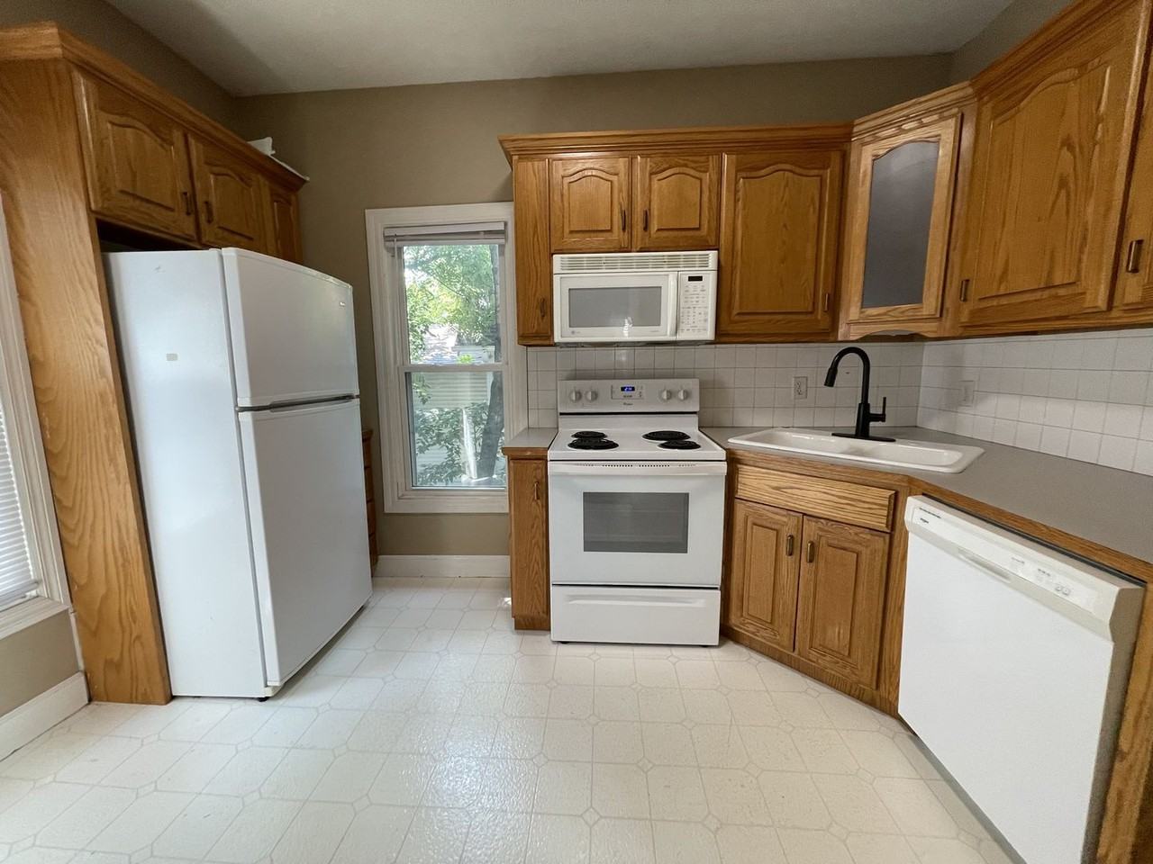 6343 Bedford Ave - Photo 4 of 9
