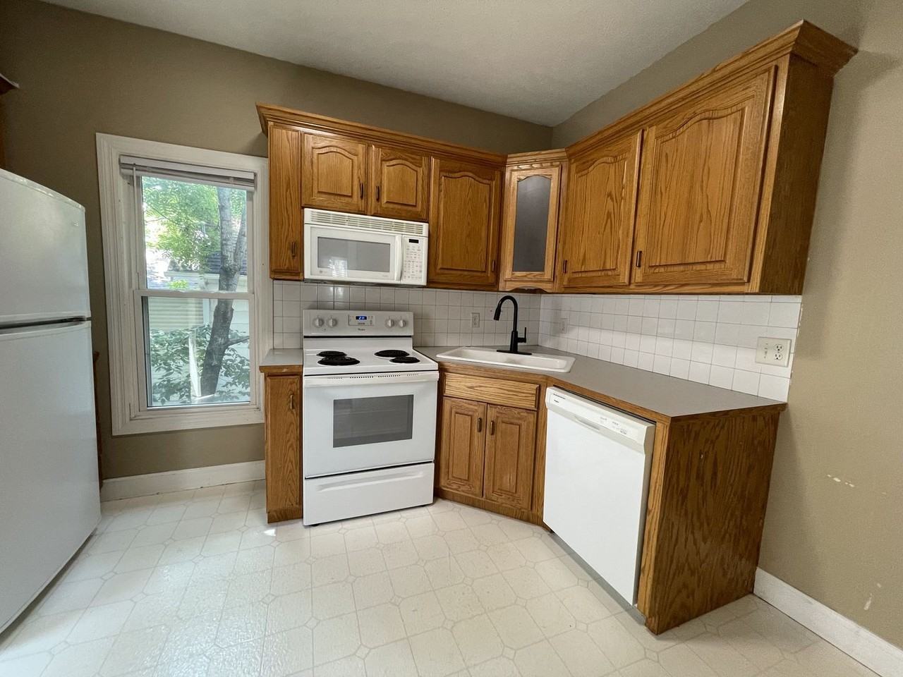 6343 Bedford Ave - Photo 5 of 9