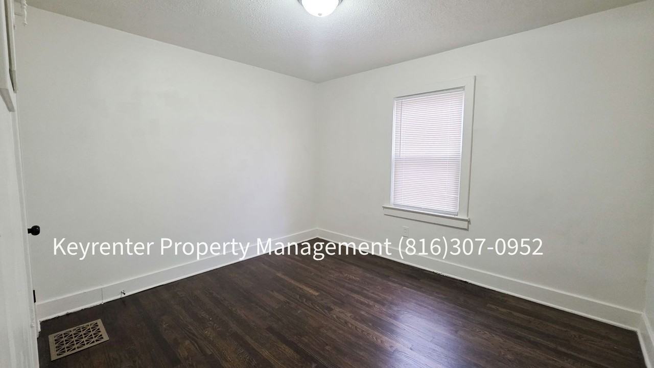1512 W College St - Photo 7 of 34