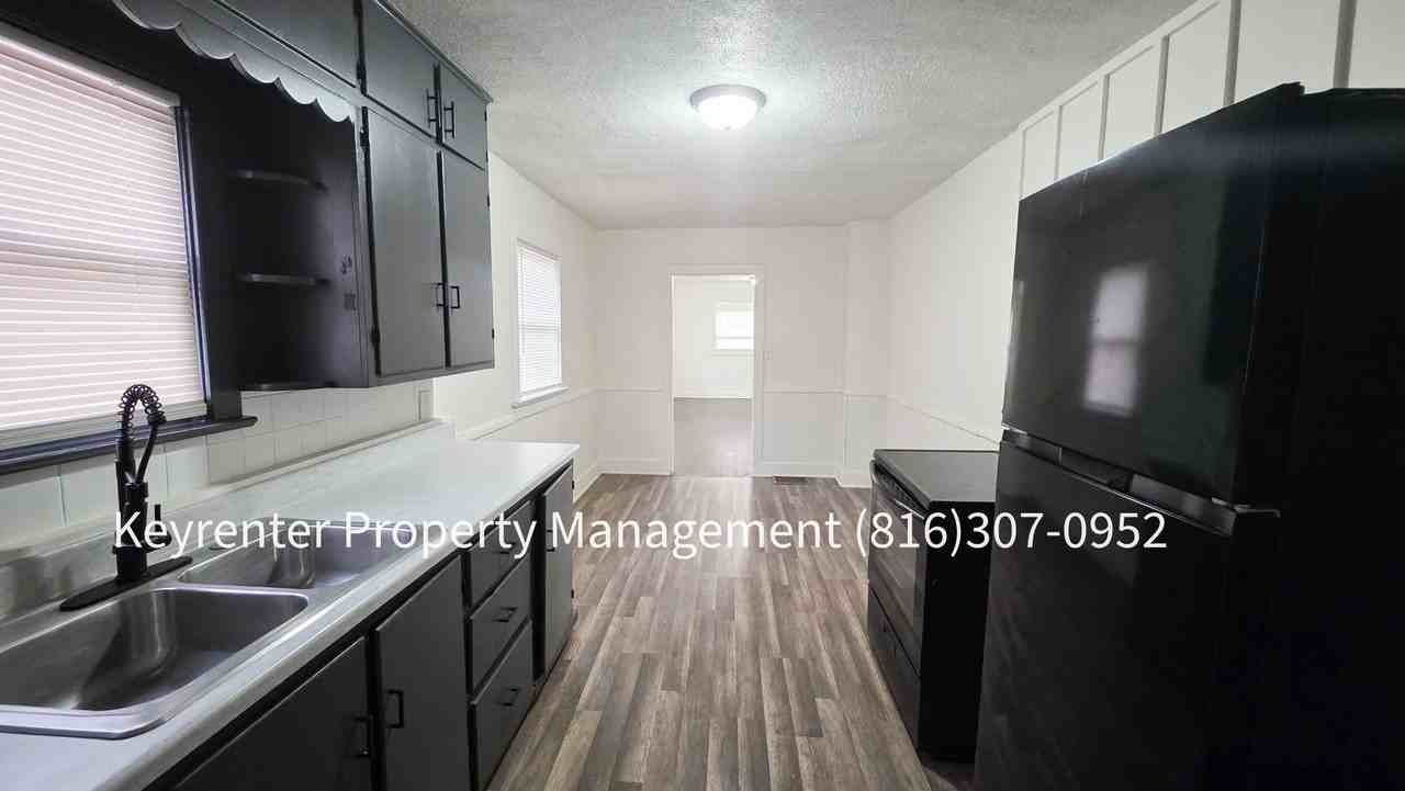 1512 W College St - Photo 2 of 34