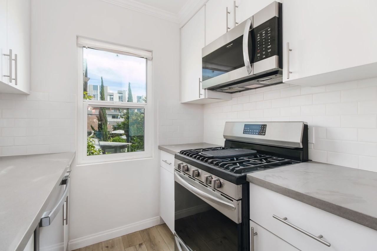 1736 N Normandie Ave - Photo 6 of 21