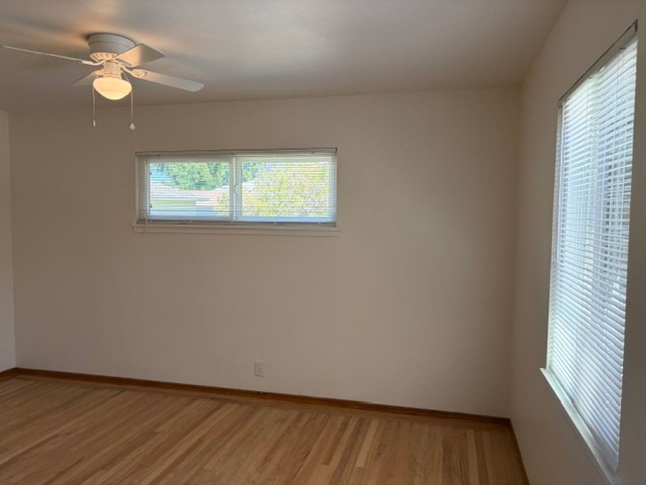 430 S Bayview Ave - Photo 5 of 19
