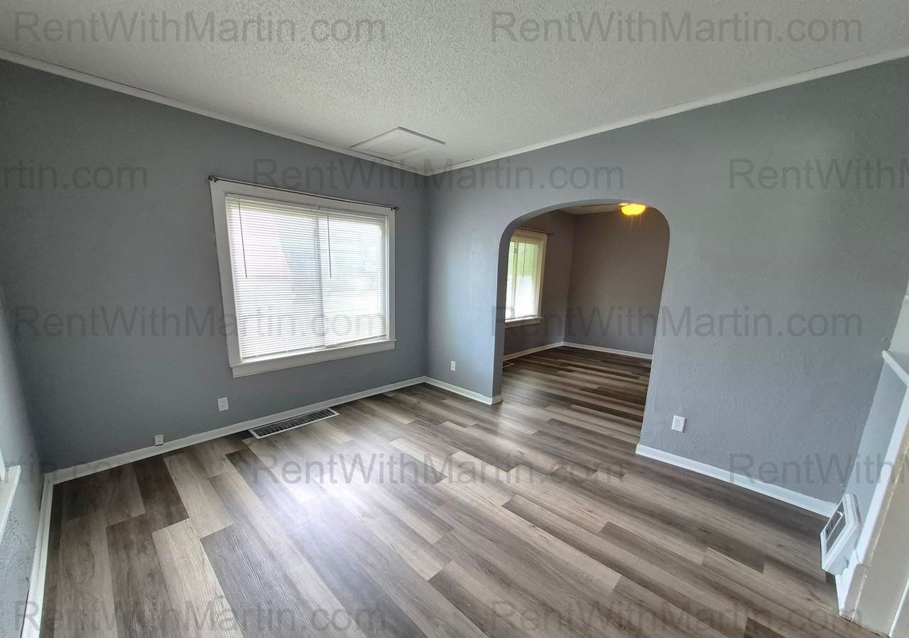 310 N Frederick Ave - Photo 2 of 21