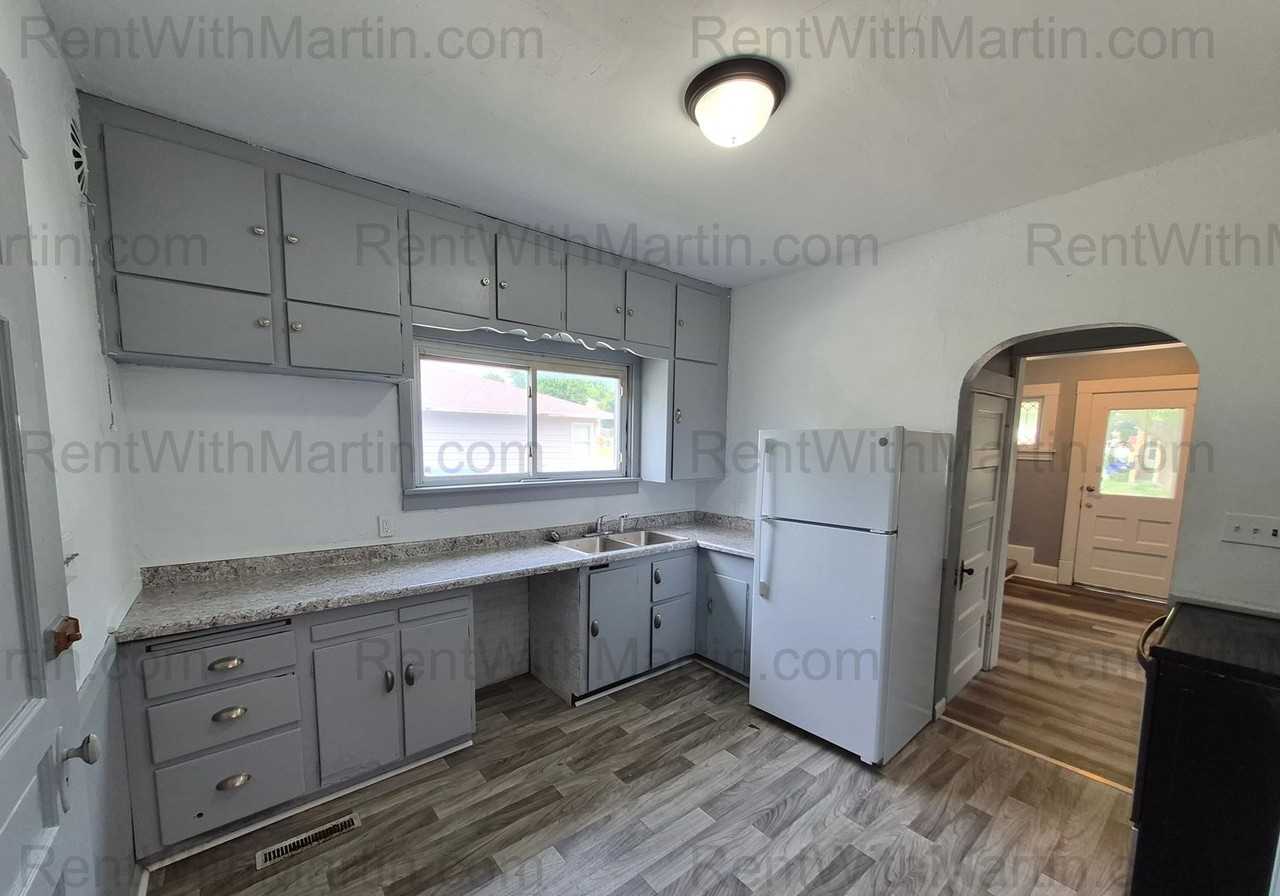 310 N Frederick Ave - Photo 6 of 21
