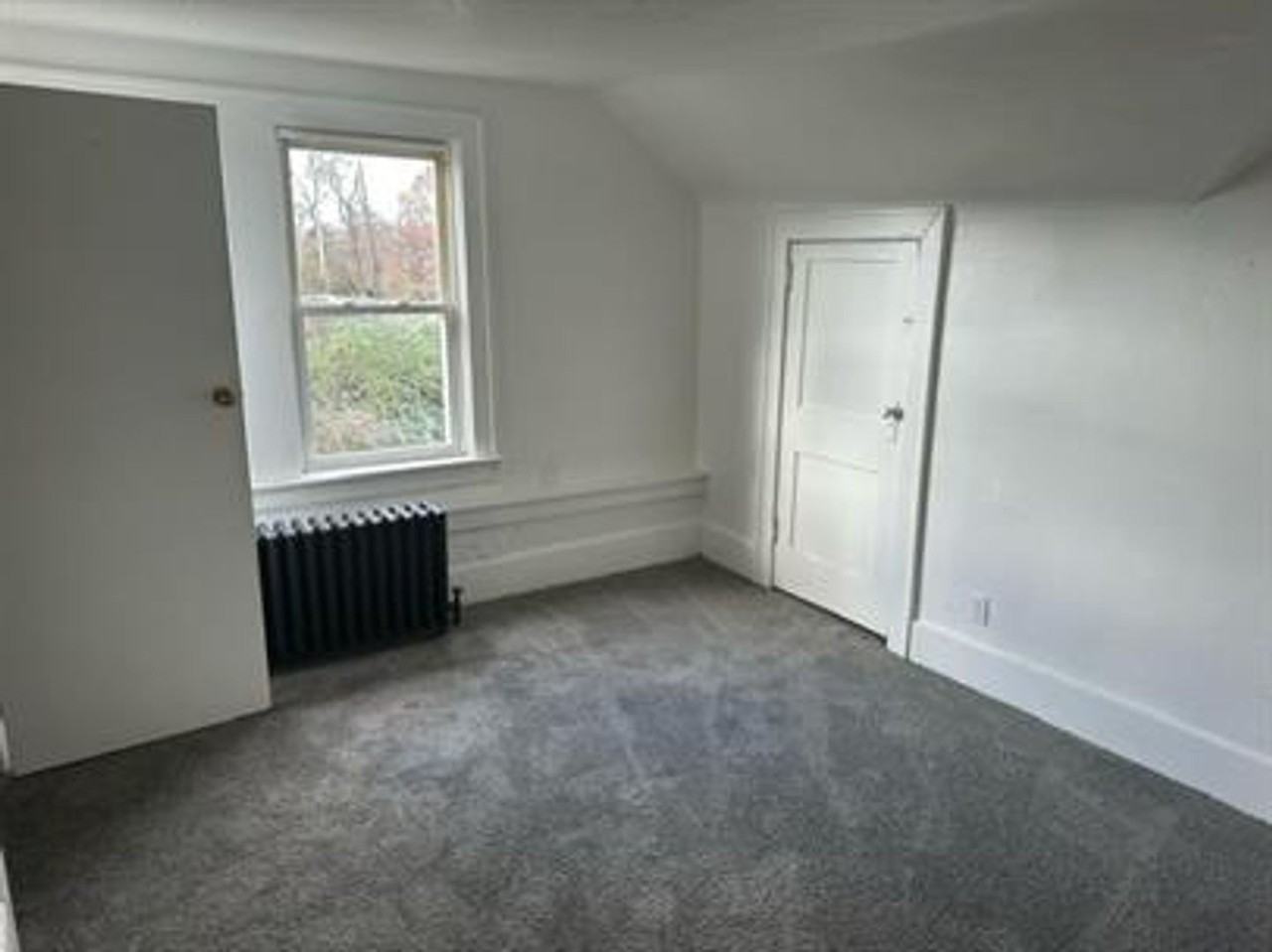 726 Large Avenue - Photo 2 of 28