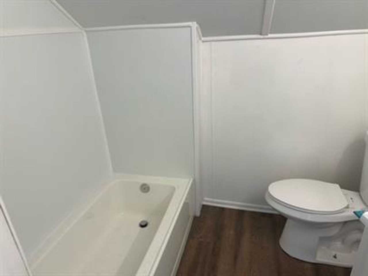 726 Large Avenue - Photo 4 of 28