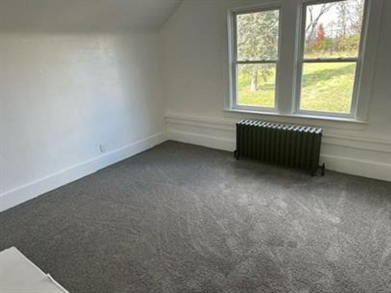 726 Large Avenue - Photo 6 of 28