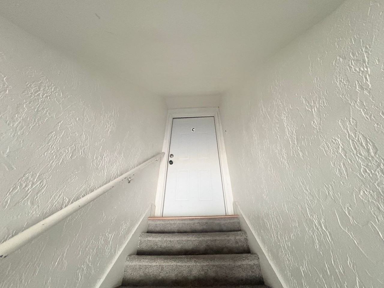 726 Large Avenue - Photo 7 of 28