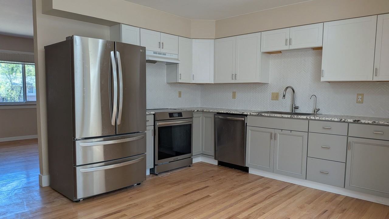 4050 Hollow Rd - Photo 3 of 50