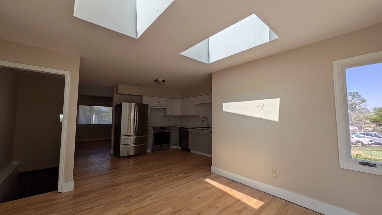4050 Hollow Rd - Photo 4 of 50