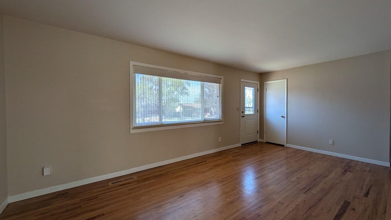 4050 Hollow Rd - Photo 5 of 50